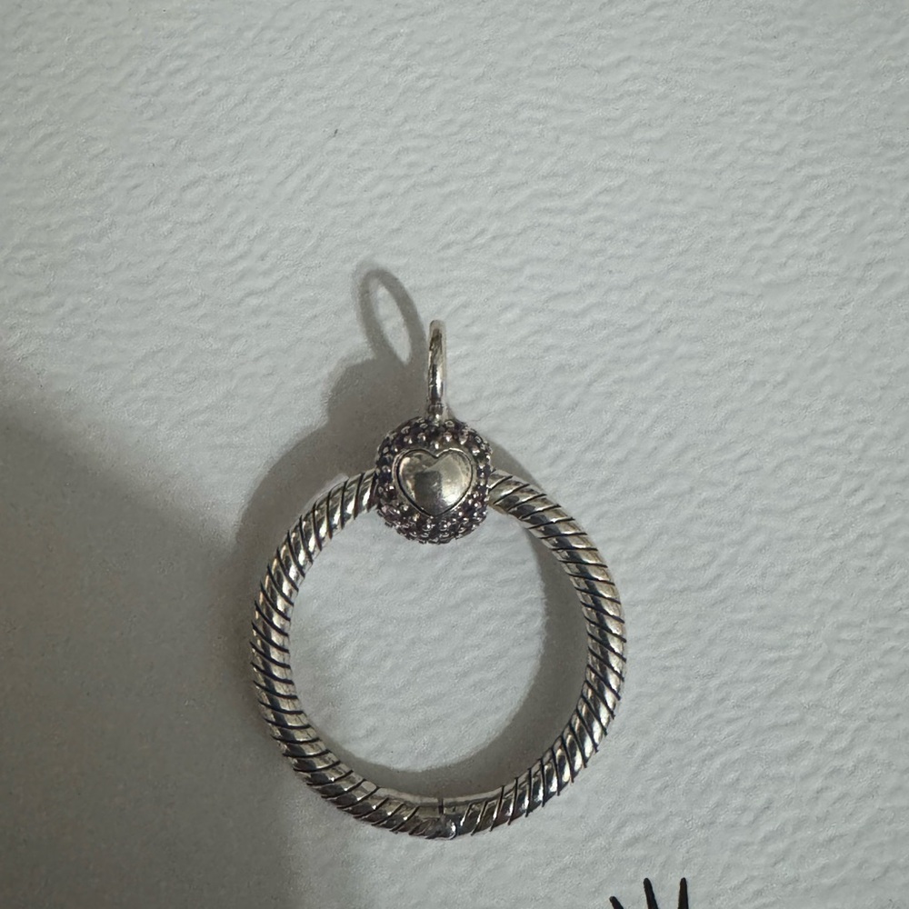 Pandora moments o pendant pave
